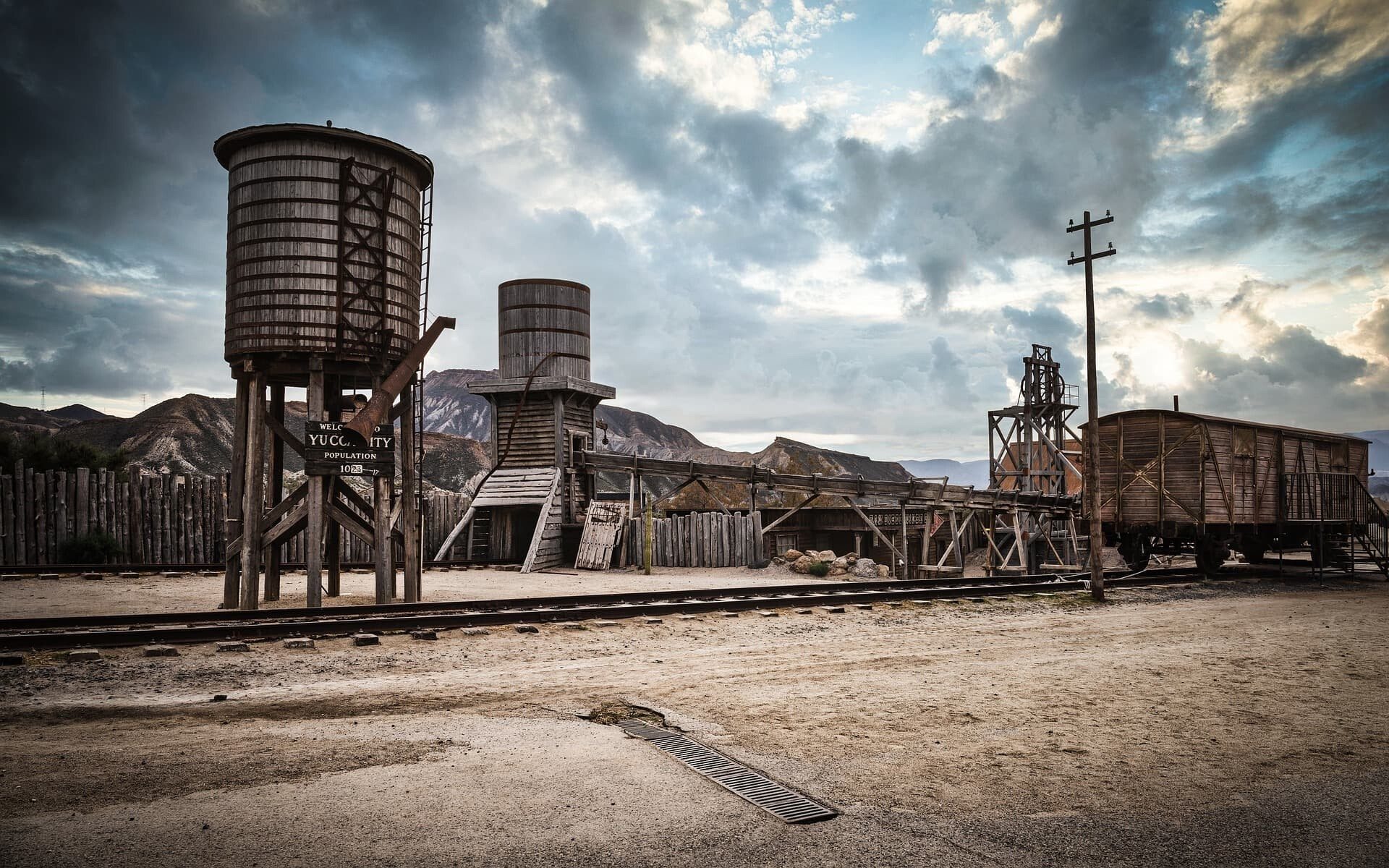 Photo of Dire, rotting railroad station